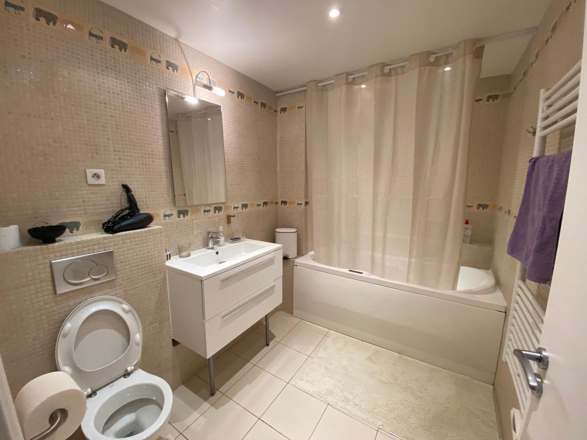 Grand Appartement Luxueux, Calme Et Sur Paris Luaran gambar